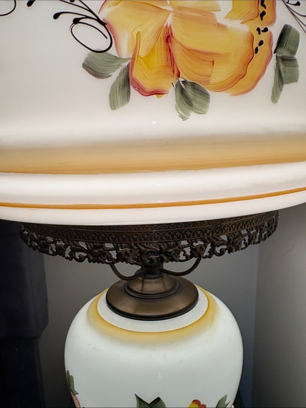 Vintage Gone with the Wind Vintage Lamp - Picture 3 of 8